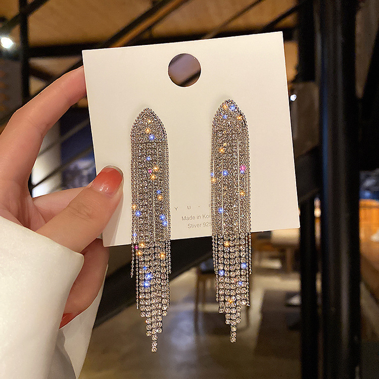 European and American fashion exaggerated full-diamond tassel earrings, women's fashion high-end and elegant stud earrings, simple and internet-famous earrings wholesale Application Scenario
