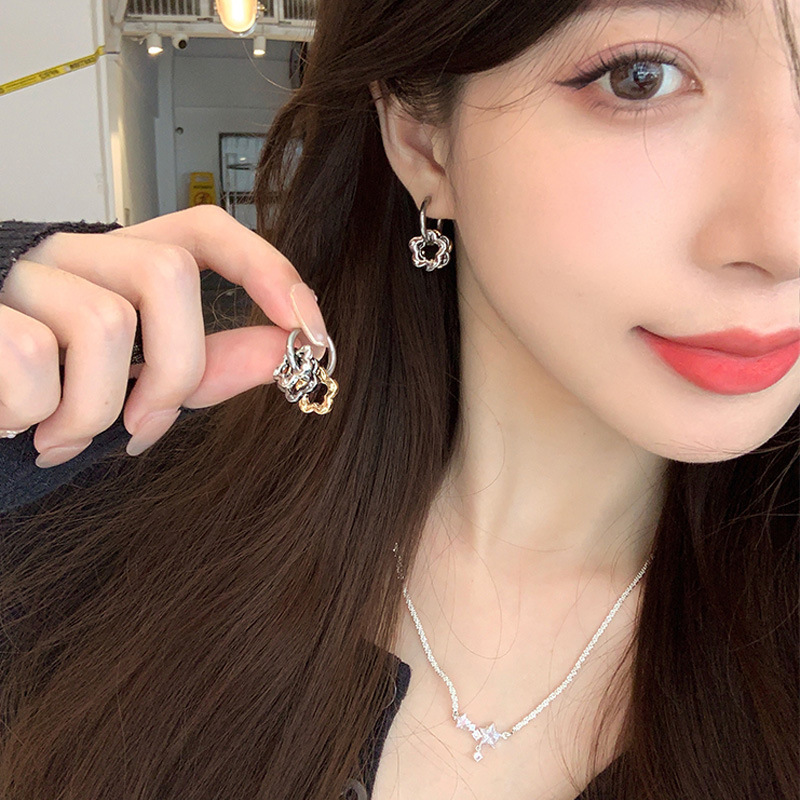 Cold and unique three-color flower ear buckles for girls, sweet and cool temperament, girlish ear rings, fashionable design sense, ear studs and earrings details Picture