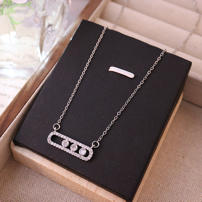 Fashionable and simple zircon titanium steel geometric necklace, a niche and light luxury accessory for women, a popular paperclip collarbone chain, and a high-end look Application Scenario