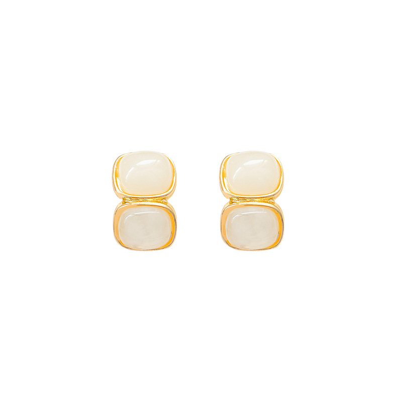 French retro square resin earrings for women, light luxury, niche and high-end, unique and individual stud earrings, wholesale of socialite earrings Item Picture