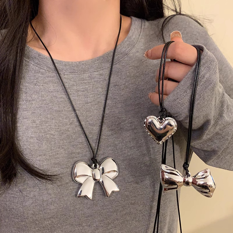 Korean reina leather rope encore red necklace, long bow pendant sweater chain, retro outfit hoodie chain full figure