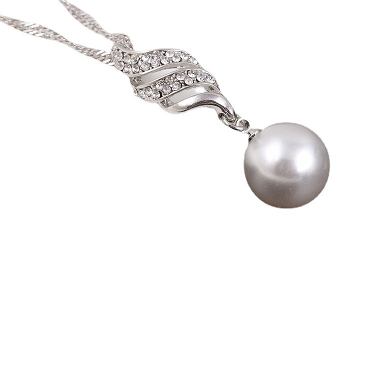 The popular cross-border export product, the dynamic pearl stud necklace, spiral jewelry, Korean minimalist style accessory set N5260 Item Picture