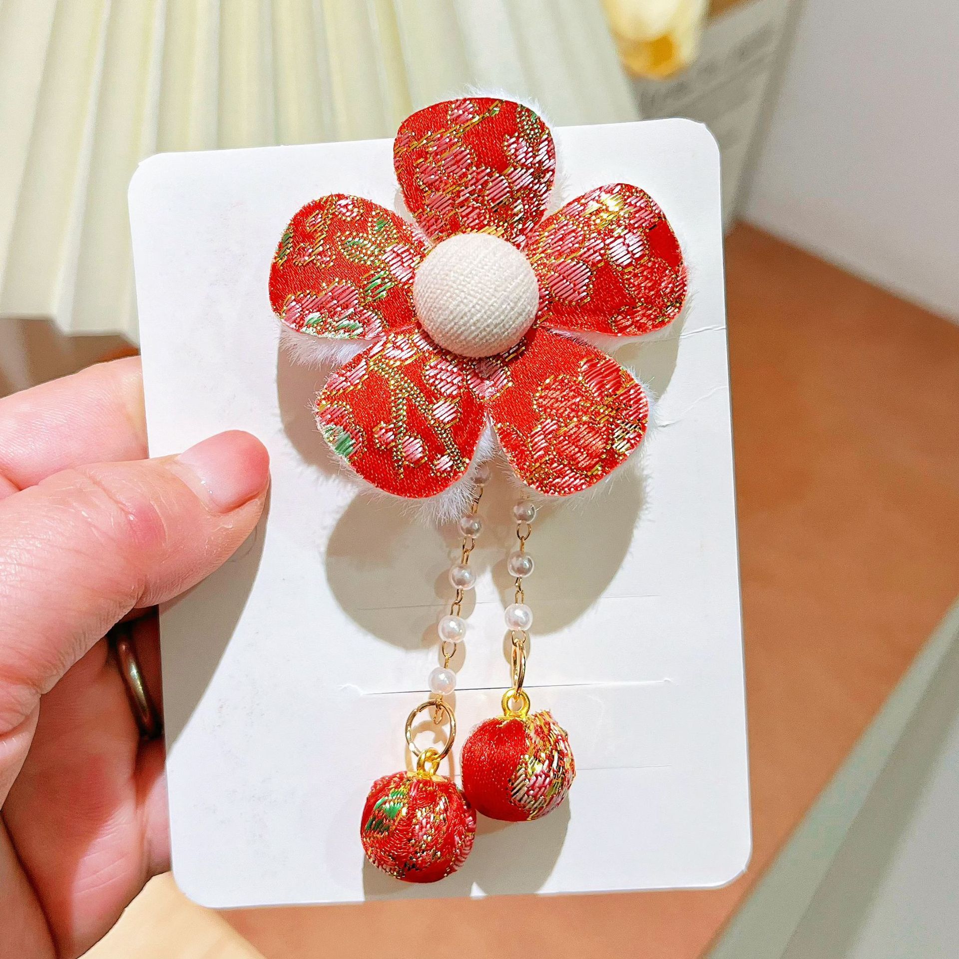 New Year's ancient-style flower hair tie, cute baby headband, high-elasticity rubber band, little girl's festive red girl accessories Application Scenario