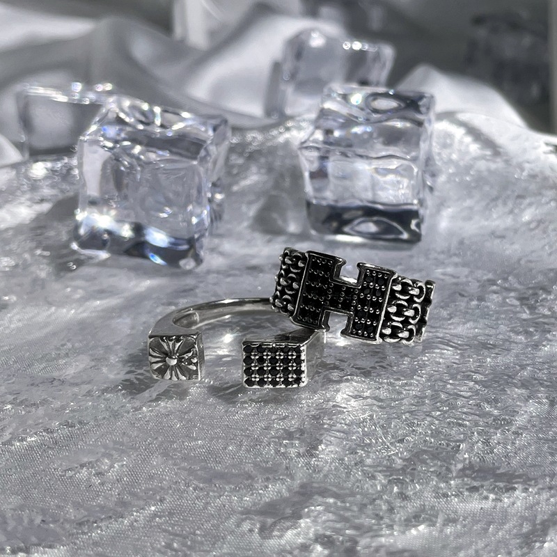 A trendy, retro and unique H-shaped opening ring with a punk punk niche design and a fashionable Internet celebrity adjustable ring details Picture