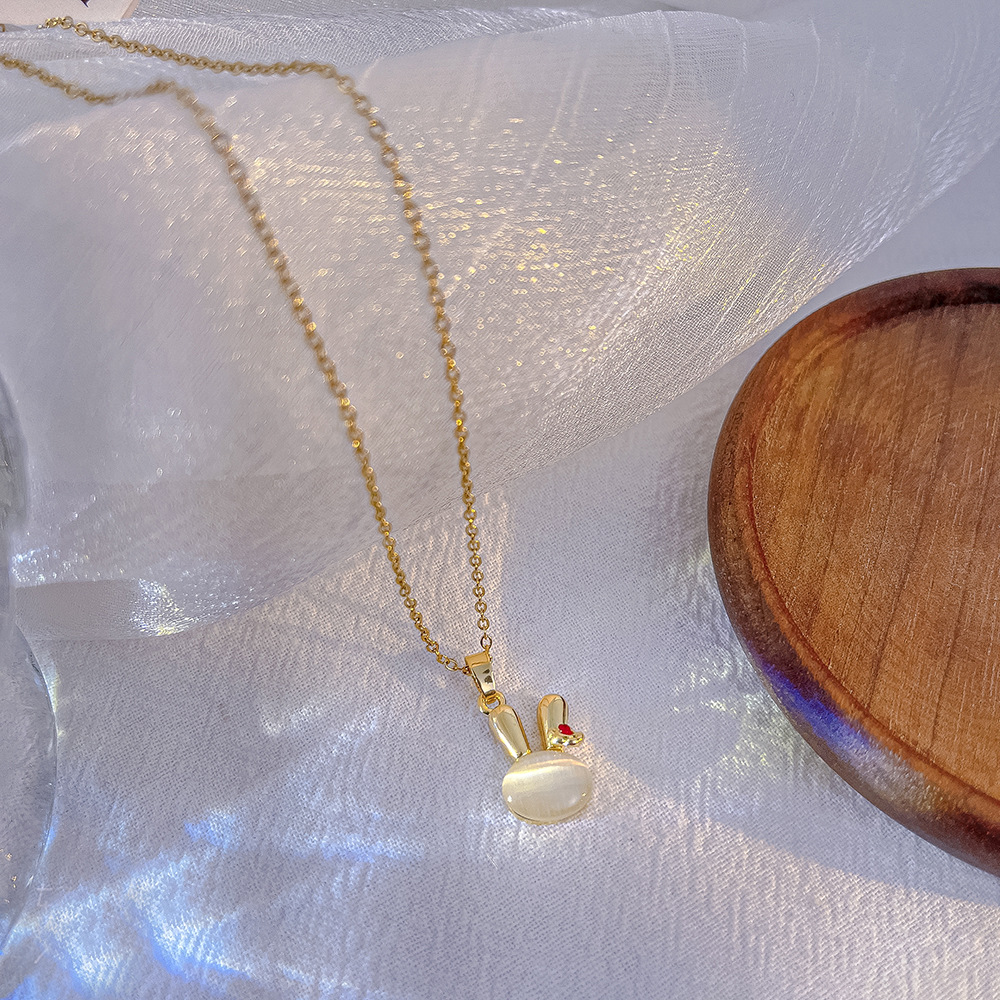 Fashionable and high-end cat's eye stone rabbit necklace, delicate and fresh for women, versatile collarbone chain, popular online accessory wholesale Application Scenario