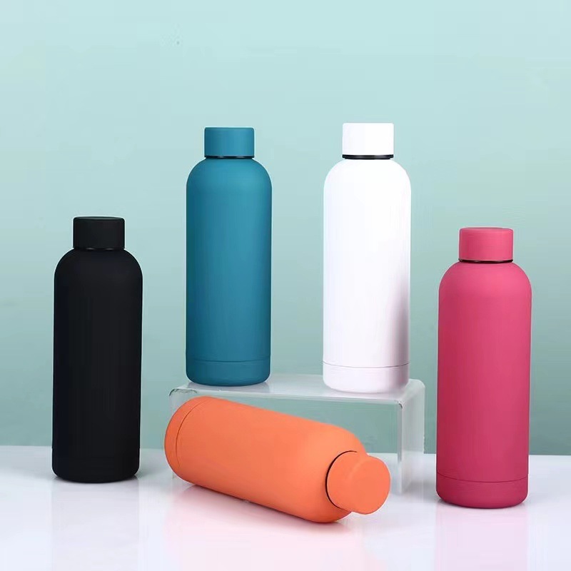 Double-layer insulated cups with small mouths in stock for 2024 cross-border American outdoor sports water bottles. Simple cups without tails Application Scenario