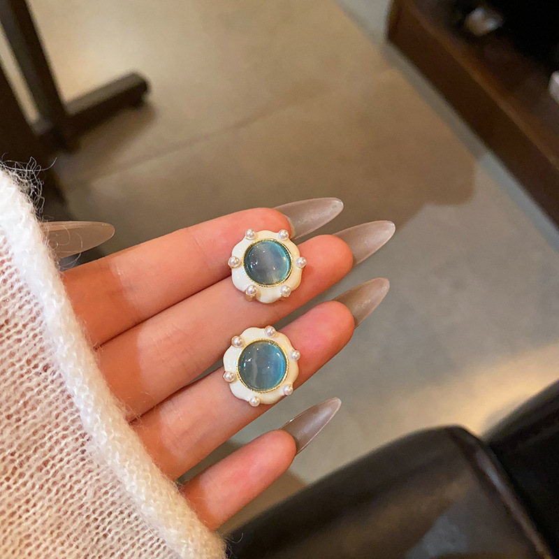 French navy blue cat's eye stone round earrings for women, a light luxury and high-end look in summer, oil-dropping stud earrings, and elegant pearl earrings full figure