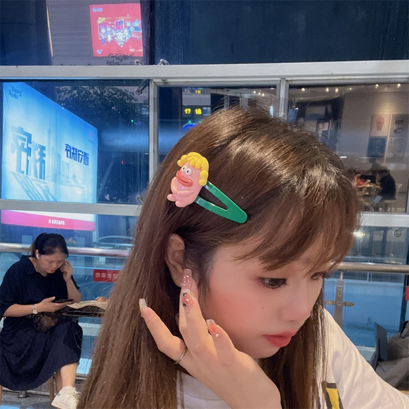 Funny and ugly doll hair clips, sausage-mouth cute hair clips, female bangs by the seaside, broken hair clips, funny headwear 2023 new style Application Scenario