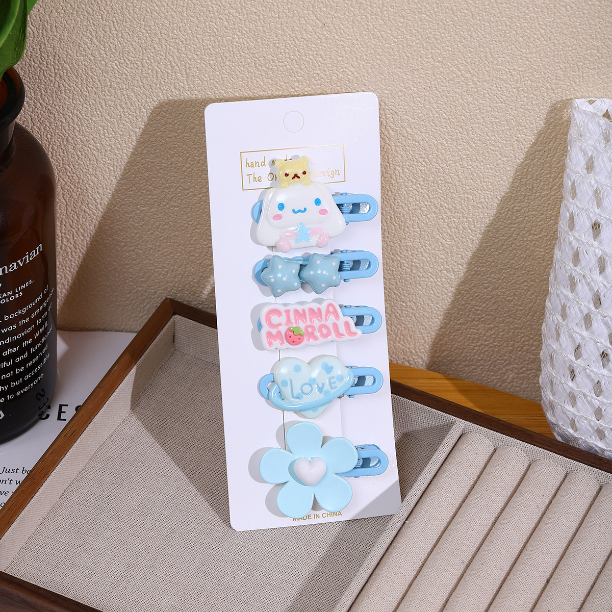 Side cartoon hair clips, metal BB clips, sweet and cute hair accessories, one-line clips, bangs clips, Coolomi headwear Application Scenario
