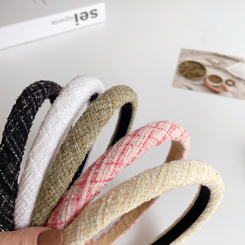 Autumn and winter sponge hair band, small chanel-style high head top facial hair band, fabric woven, high-end look, outdoor headband, hair accessory for women Application Scenario
