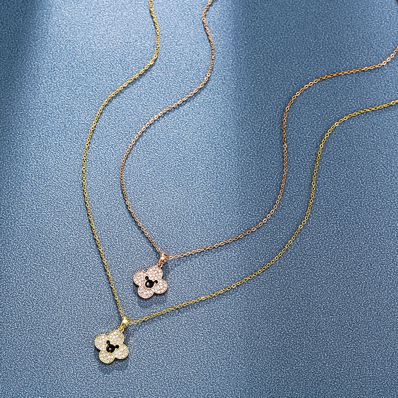 A genuine gold electroplated and slightly inlaid zircon four-leaf clover necklace with a unique and light luxury design for women, a collarbone chain that is a versatile accessory for Internet celebrities Specification drawing