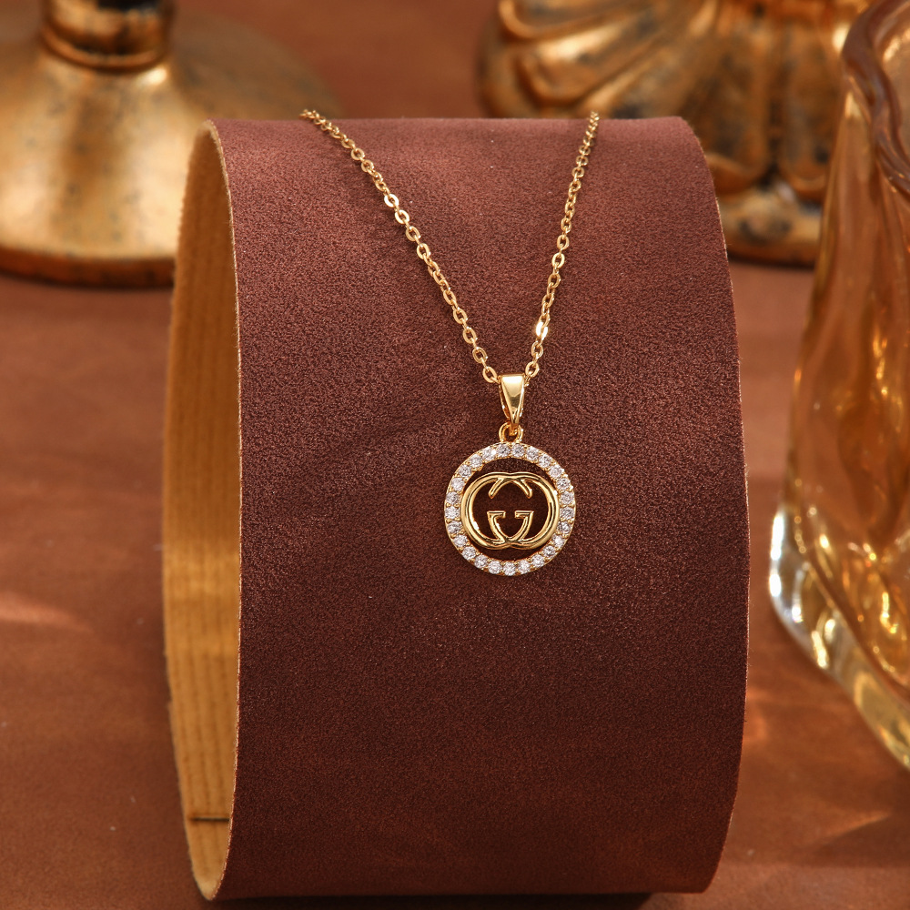 A fashionable titanium steel necklace with a Japanese and Korean style, featuring a unique and high-end look for women that doesn't fade. It's a light luxury and versatile accessory Application Scenario