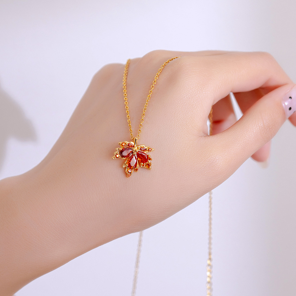 Red and lively maple leaf necklace for women, exquisite zircon light luxury collarbone chain, titanium steel, fashionable and versatile, high-end accessory Specification drawing