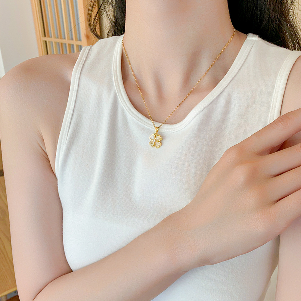 Korean InS-style high-end cat's eye four-leaf clover titanium steel necklace, a unique and exquisite zircon collarbone necklace for women details Picture