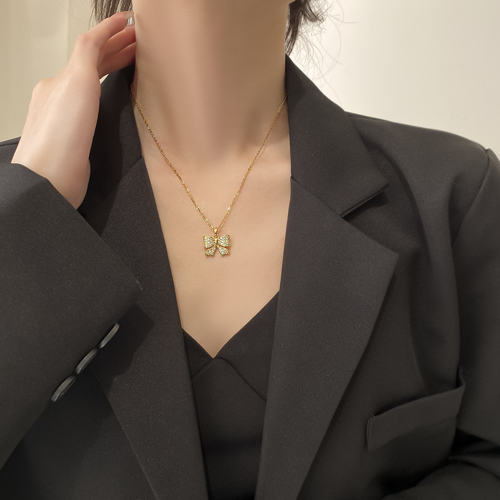 Fashionable and light luxury golden bow titanium steel necklace, women's Instagram trendy collarbone pendant, versatile and elegant accessories wholesale details Picture