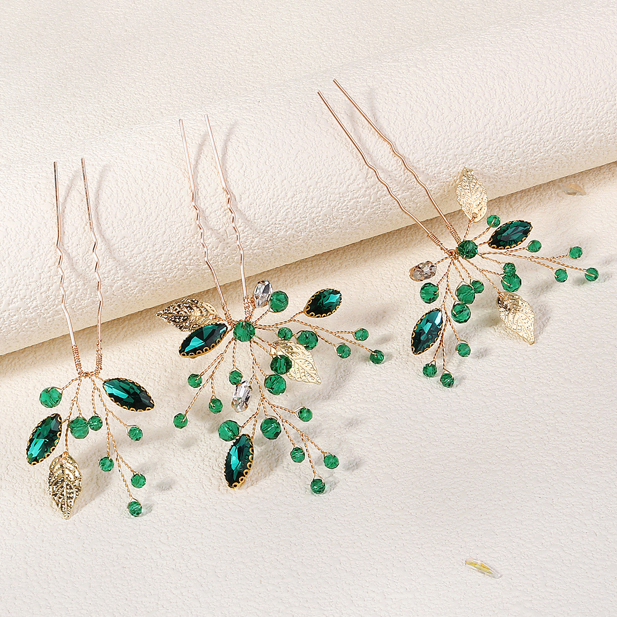 New Chinese-style Xiuhe bridal headwear, leaf water diamond hair comb, pins, high-end updo hair accessories, hairpin and comb set Application Scenario