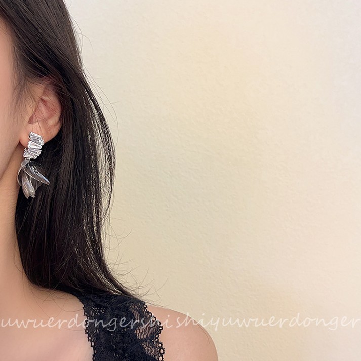 Super Flash Zircon hollow petal earrings, high-end, light luxury, niche and fashionable floral stud earrings, exquisite earrings wholesale Specification drawing