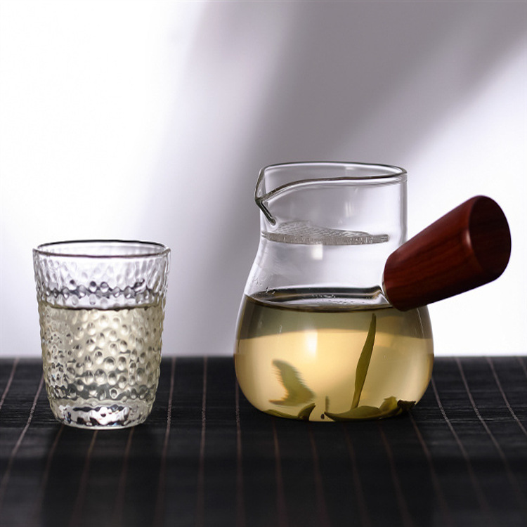Boya wood crescent-shaped glass fair cup side handle public cup tea dispenser thickened tea tray high-temperature resistant Gongfu tea set details Picture