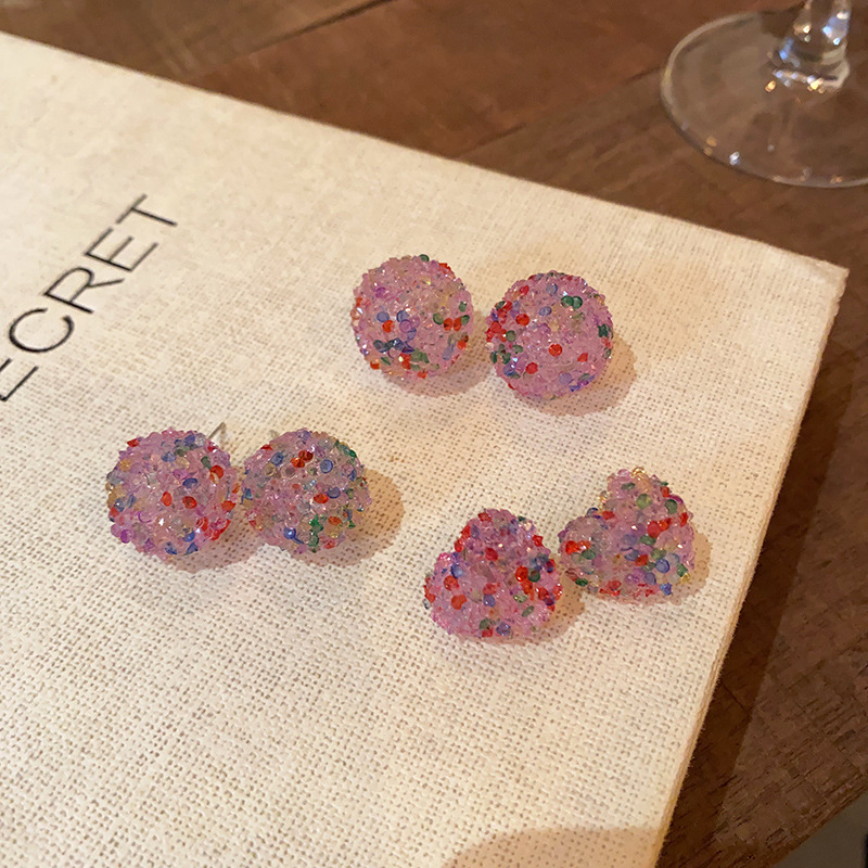 Dopamine colored resin tassel heart-shaped earrings, super fairy-like sweet and elegant stud earrings, versatile design sense earrings Application Scenario