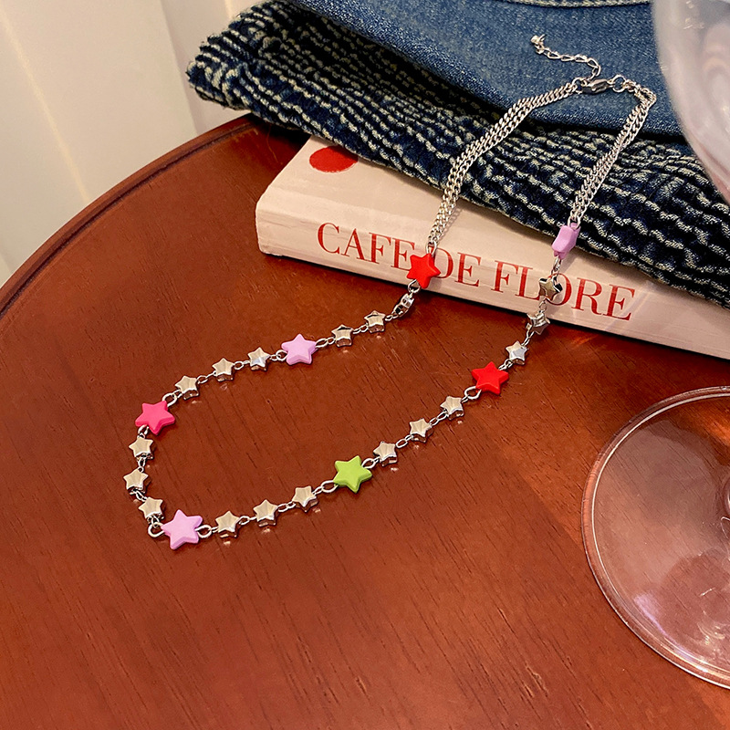 Sweet and cool style colorful star titanium steel necklace, women's ins style high-end collarbone chain, Internet celebrity bestseller, hot girl accessory Application Scenario