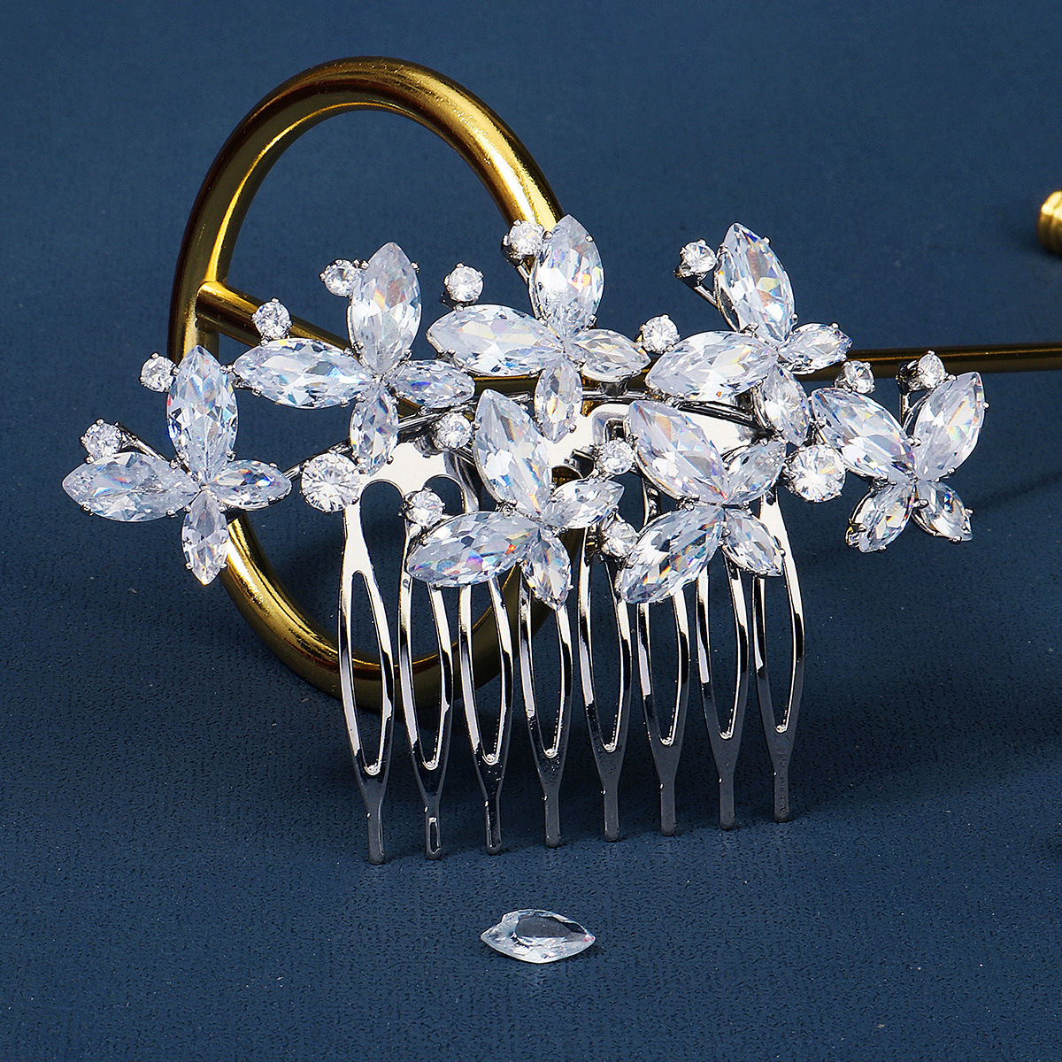 The new cross-border bride wedding dress headwear features a simple forest-style fringe with a zircon hair comb for a coming-of-age ceremony party Application Scenario