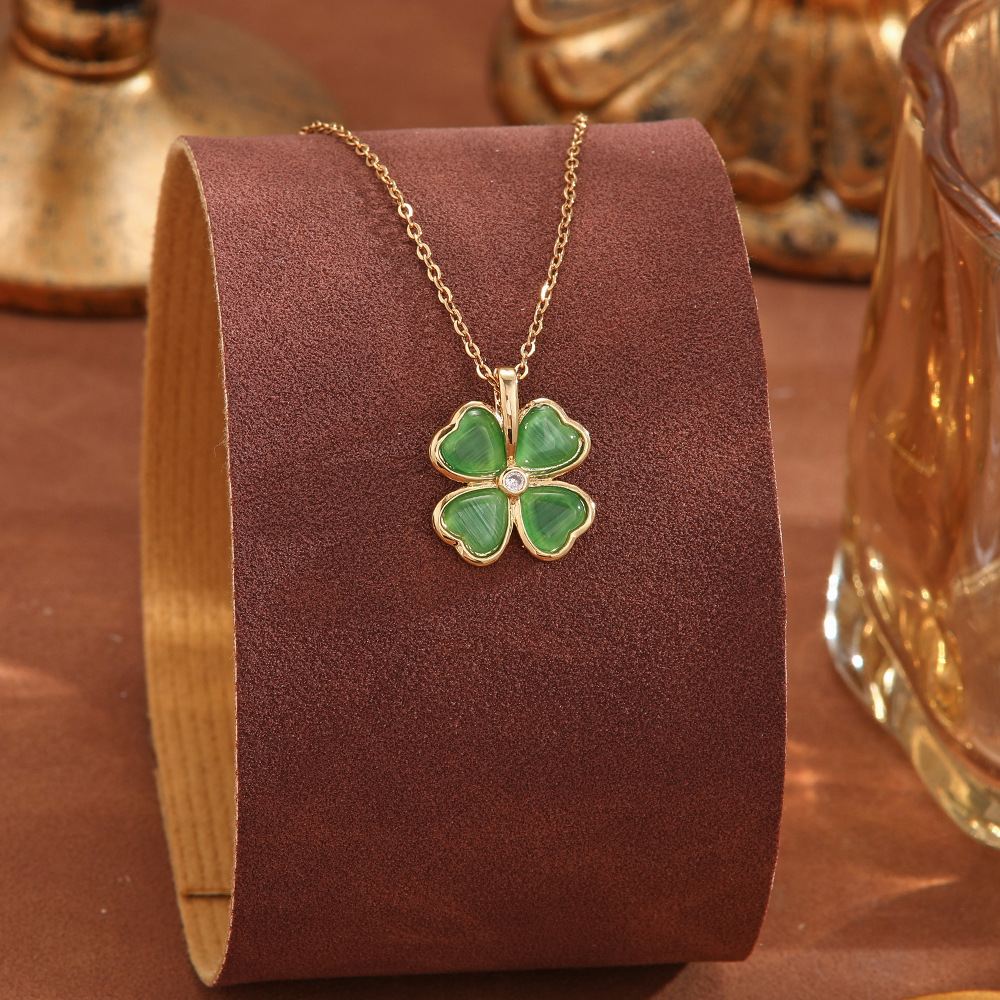 A light luxury titanium steel necklace from Japan and South Korea, a micro pendant studded with diamonds and zircon pearls, a fashionable and Instagram-worthy collarbone chain accessory Application Scenario