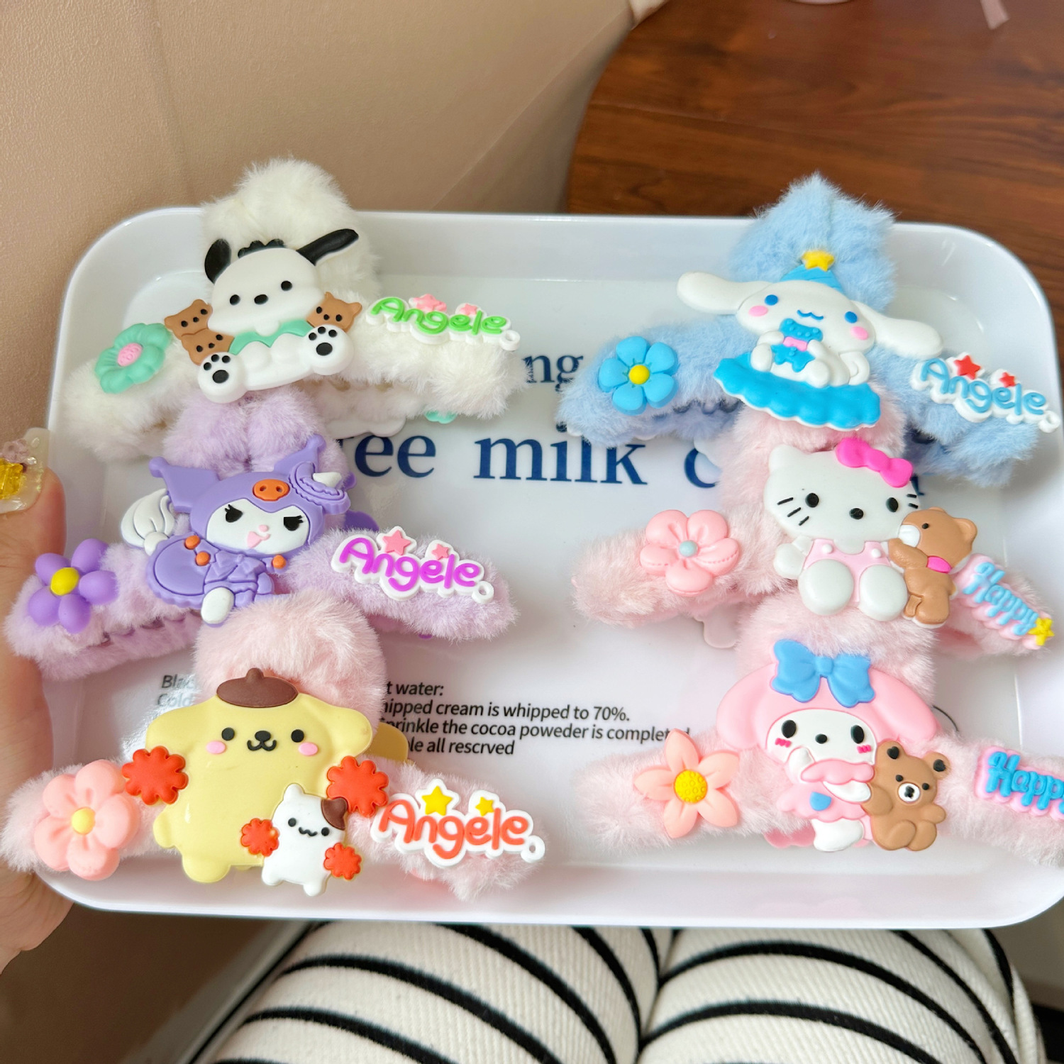 Children's hair clips are fluffy. New cartoon Sanrio claw clips and shark clips on the back of the head are cute children's hair accessories Specification drawing