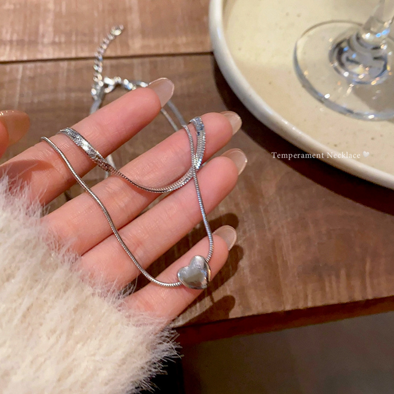 Cold and simple double-layer heart-shaped collarbone chain, light luxury, niche and high-end snake bone chain sweater hoodie chain Specification drawing