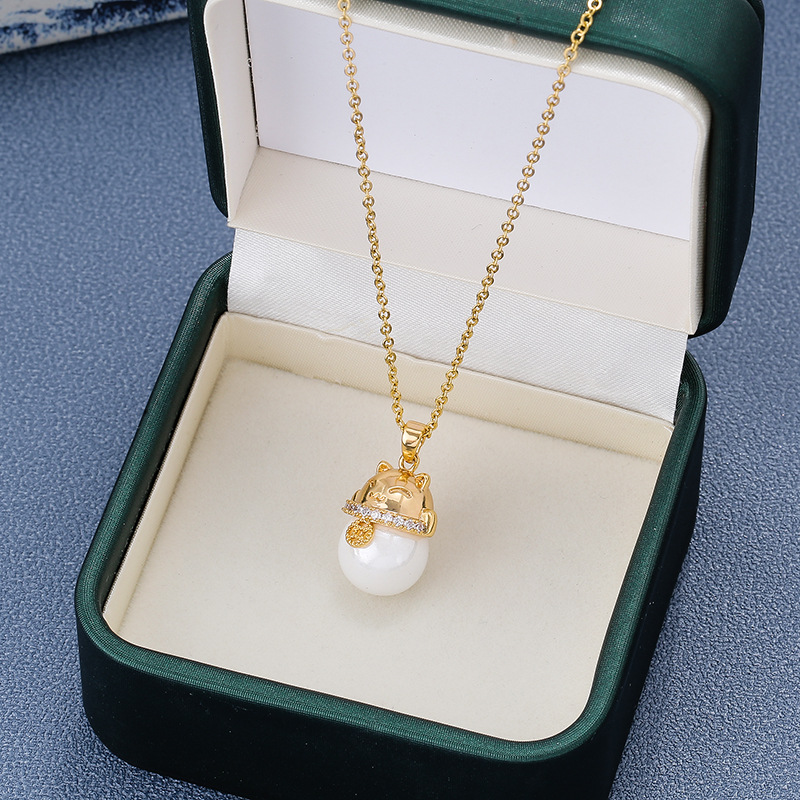 New pearl cat titanium steel necklace for women, with a unique design sense and versatile collarbone chain. Wholesale of elegant and light luxury style accessories Application Scenario