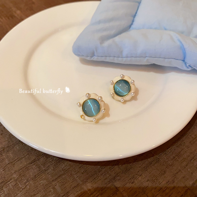 French navy blue cat's eye stone round earrings for women, a light luxury and high-end look in summer, oil-dropping stud earrings, and elegant pearl earrings Specification drawing