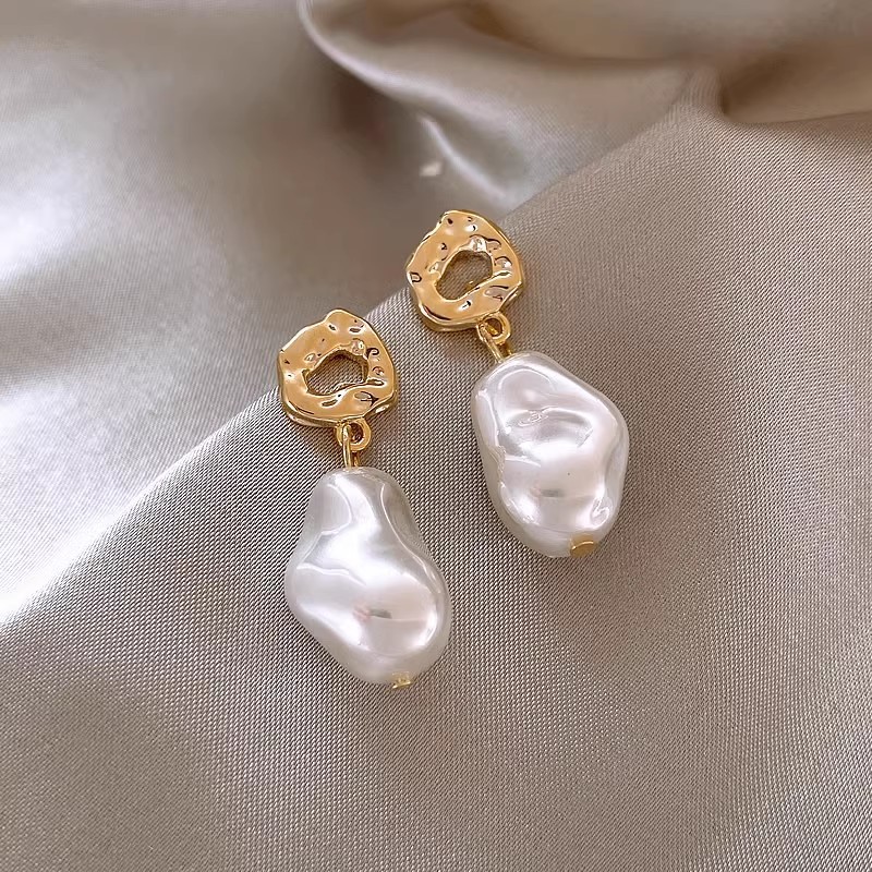 French Baroque irregular-shaped pearl earrings and accessories for women 2025 new bestsellers, elegant stud earrings, commuting personality earrings Specification drawing