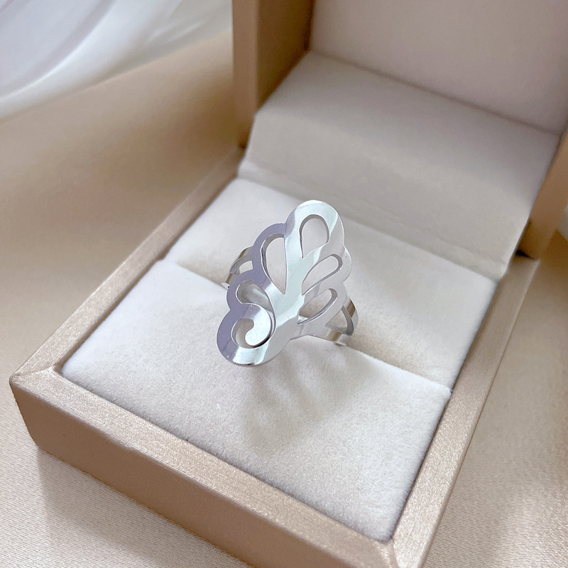 【 Non-Fading 】 Red Spider Lily titanium steel cold style dance ring for men and women, trendy and simple food rings on Instagram Application Scenario