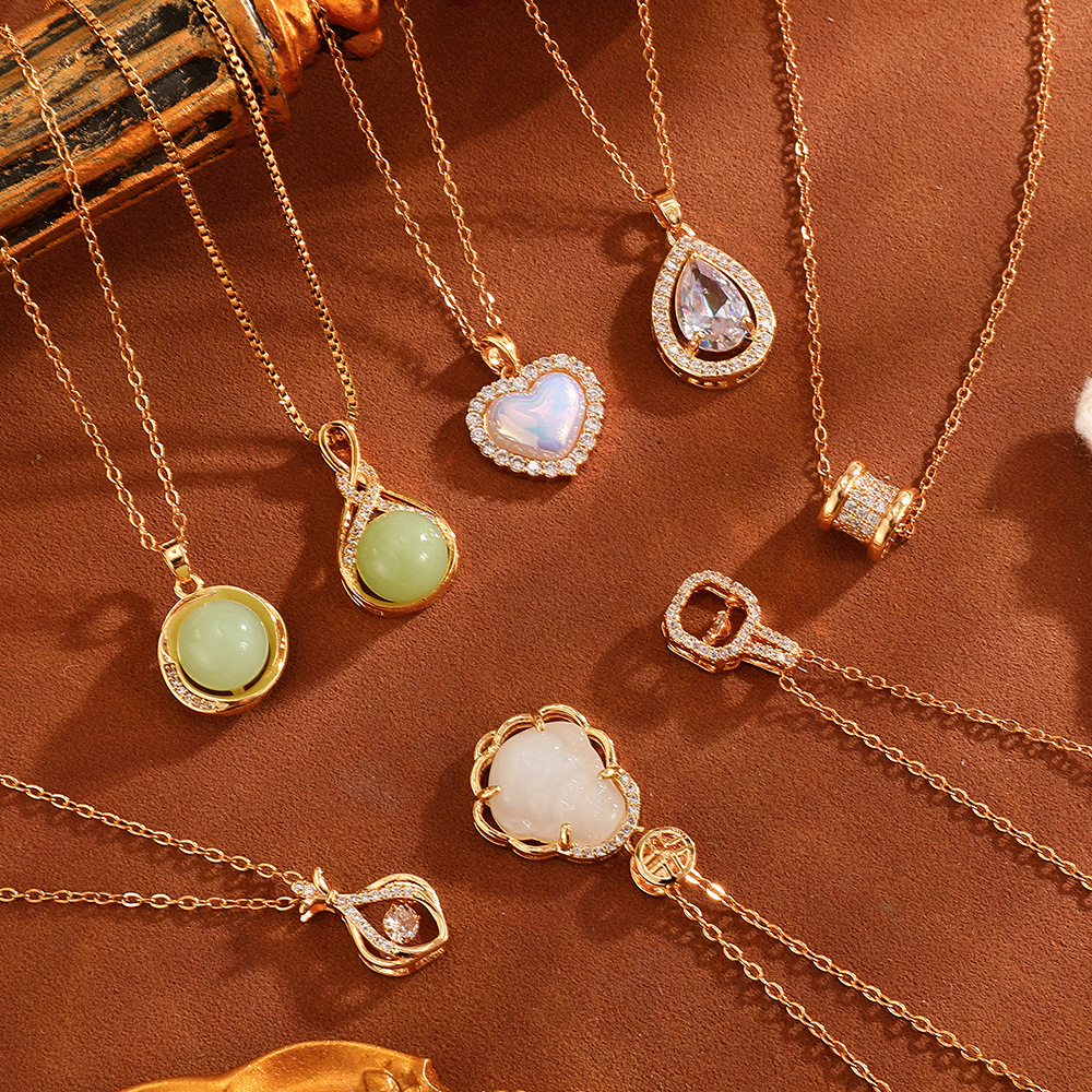 Non-fading titanium steel necklace, a versatile and niche accessory for women, a popular sweater chain, simple copper pendant necklace wholesale trend full figure