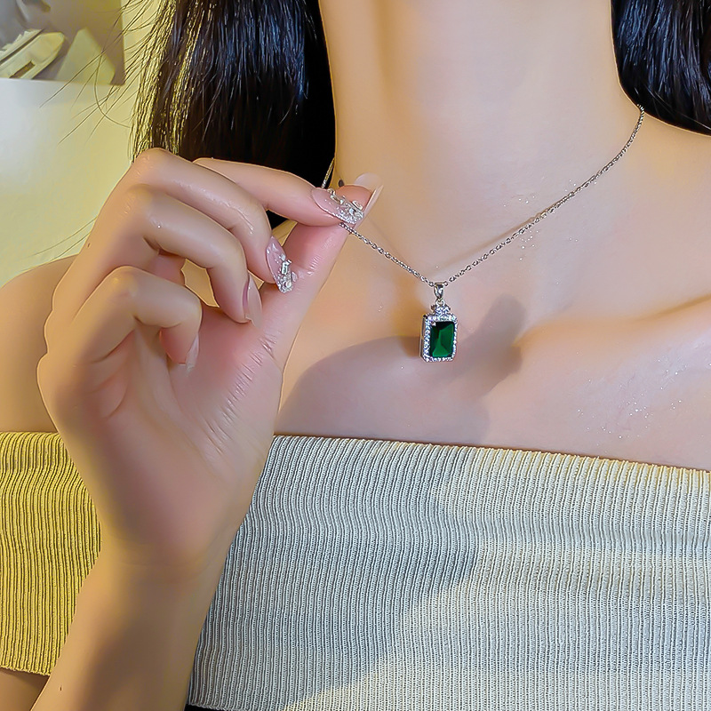 Emerald gemstone perfume bottle pendant, silver titanium steel necklace, women's niche design, trendy and light luxury collarbone chain wholesale details Picture
