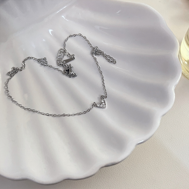 Simple zircon heart-shaped necklace for women, 2024 new bestseller, light luxury pendant, niche collarbone chain, versatile necklace accessory Specification drawing