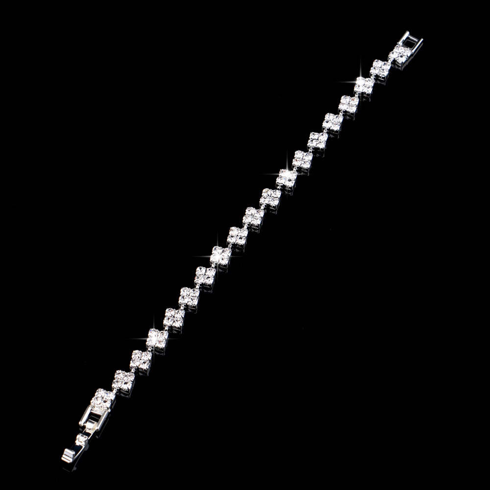 Korean-style water diamond bride bracelet earrings two-piece set, simple wedding dress accessories set, wedding accessories N5669 Application Scenario