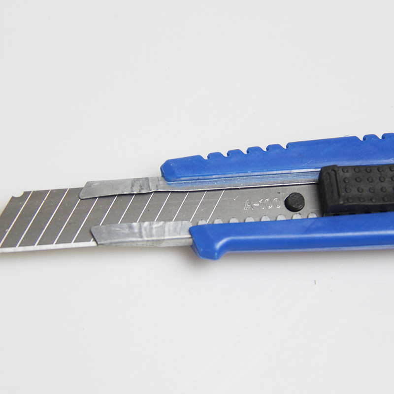 Factory wholesale of 223 large utility knives, home decoration paper cutting knives, office stationery knives and sharp wallpaper knives in stock details Picture