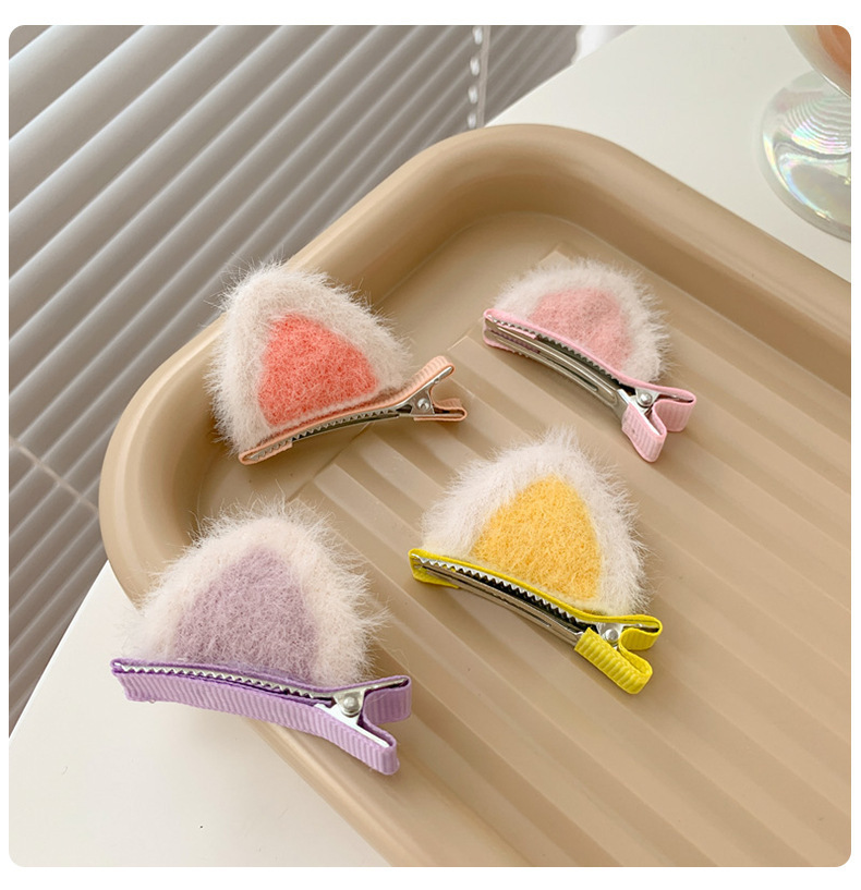 Cute ear-shaped hair clips for girls, plush hair clips, side bangs clips for little girls that won't damage their hair Application Scenario