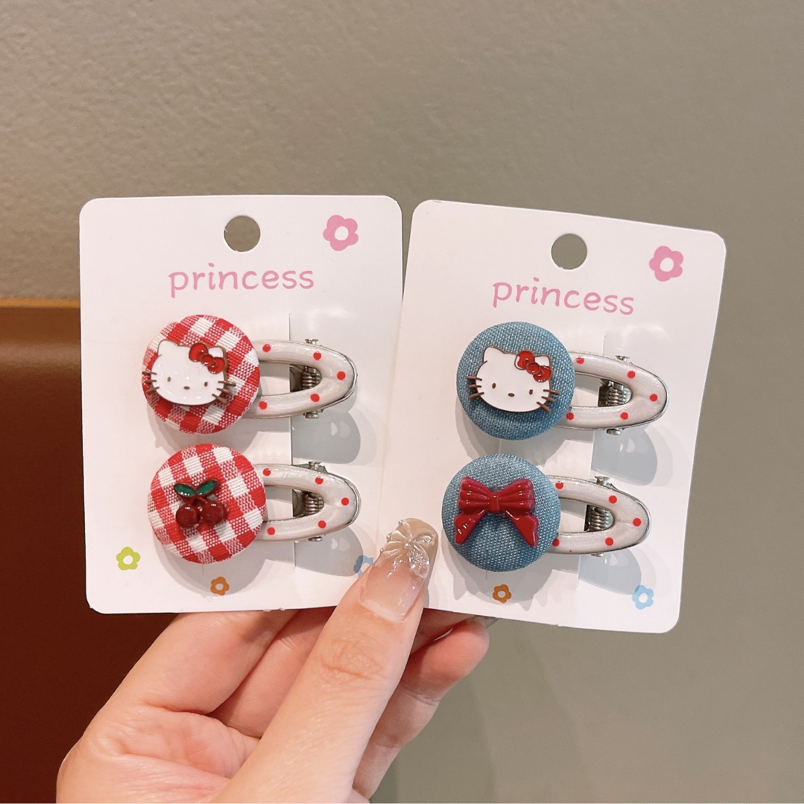 Cute checkered kt cat metal hair clips, versatile bangs clips, broken hair clips, and versatile side clips for a fresh and innocent girl details Picture