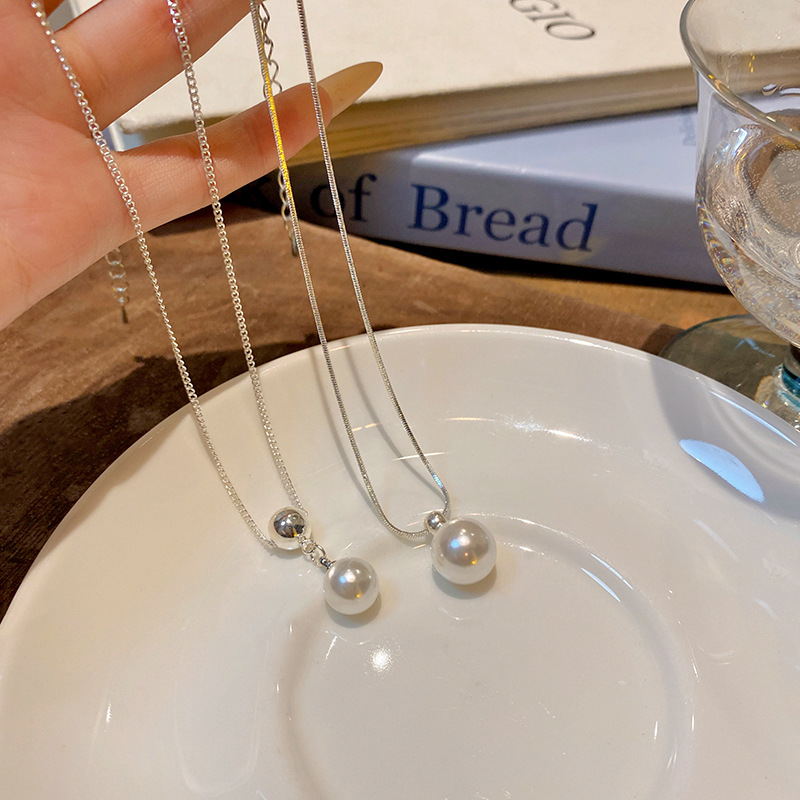 Pearl pendant necklace, women's light luxury, niche and high-end collarbone chain, 2024 bestseller, elegant neckchain accessory wholesale Application Scenario