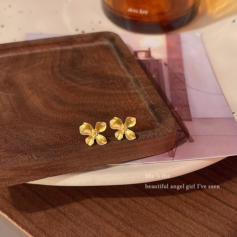 S925 Silver Needle Small Golden flower Earrings, women's fashion, niche, versatile, light luxury, high-end, internet-famous earrings wholesale Specification drawing
