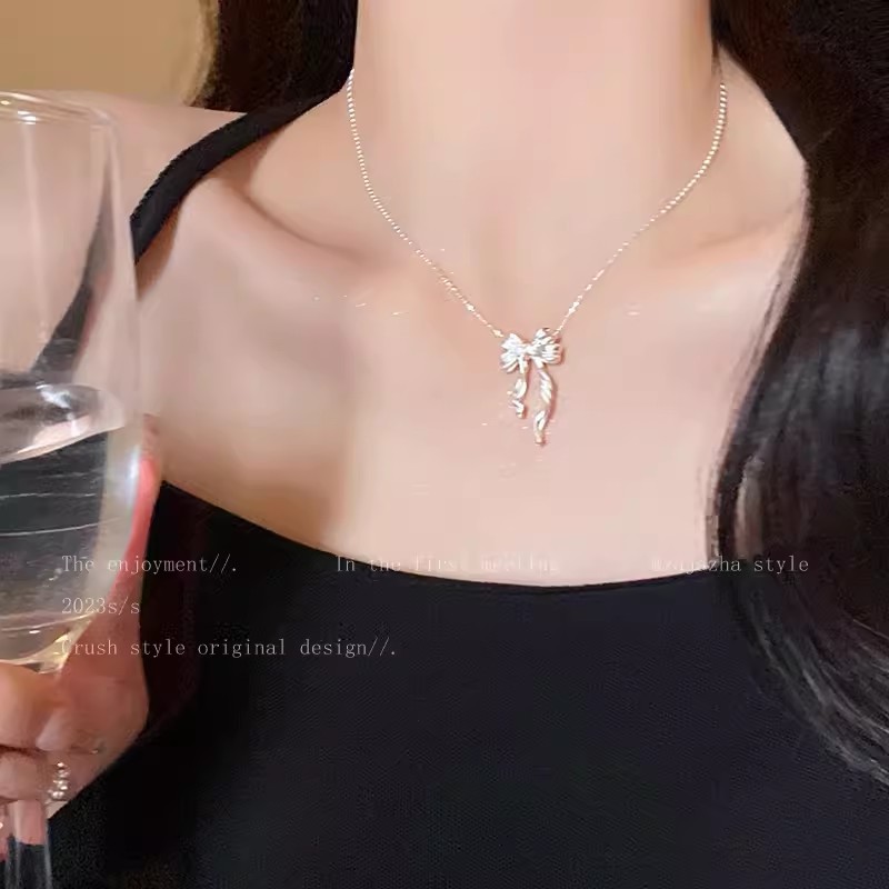 Ballet-style bow necklace for women, a new 2024 light luxury summer sweet and high-end collarbone chain necklace accessory full figure