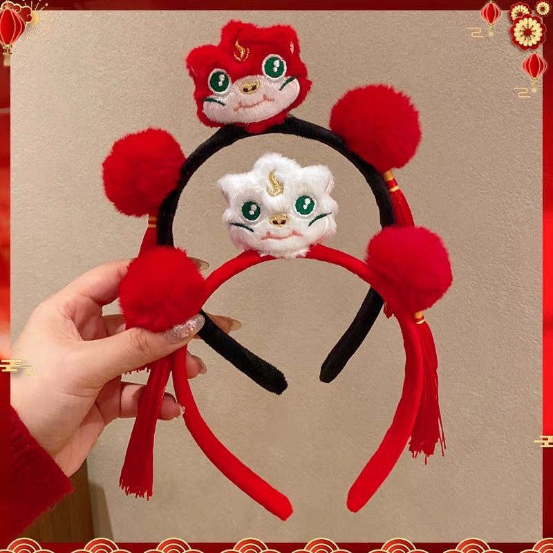 Cute and festive furry snake headband 2025 New Year of the Snake plush headband Spring Festival and New Year's Day atmosphere decoration hair accessory full figure