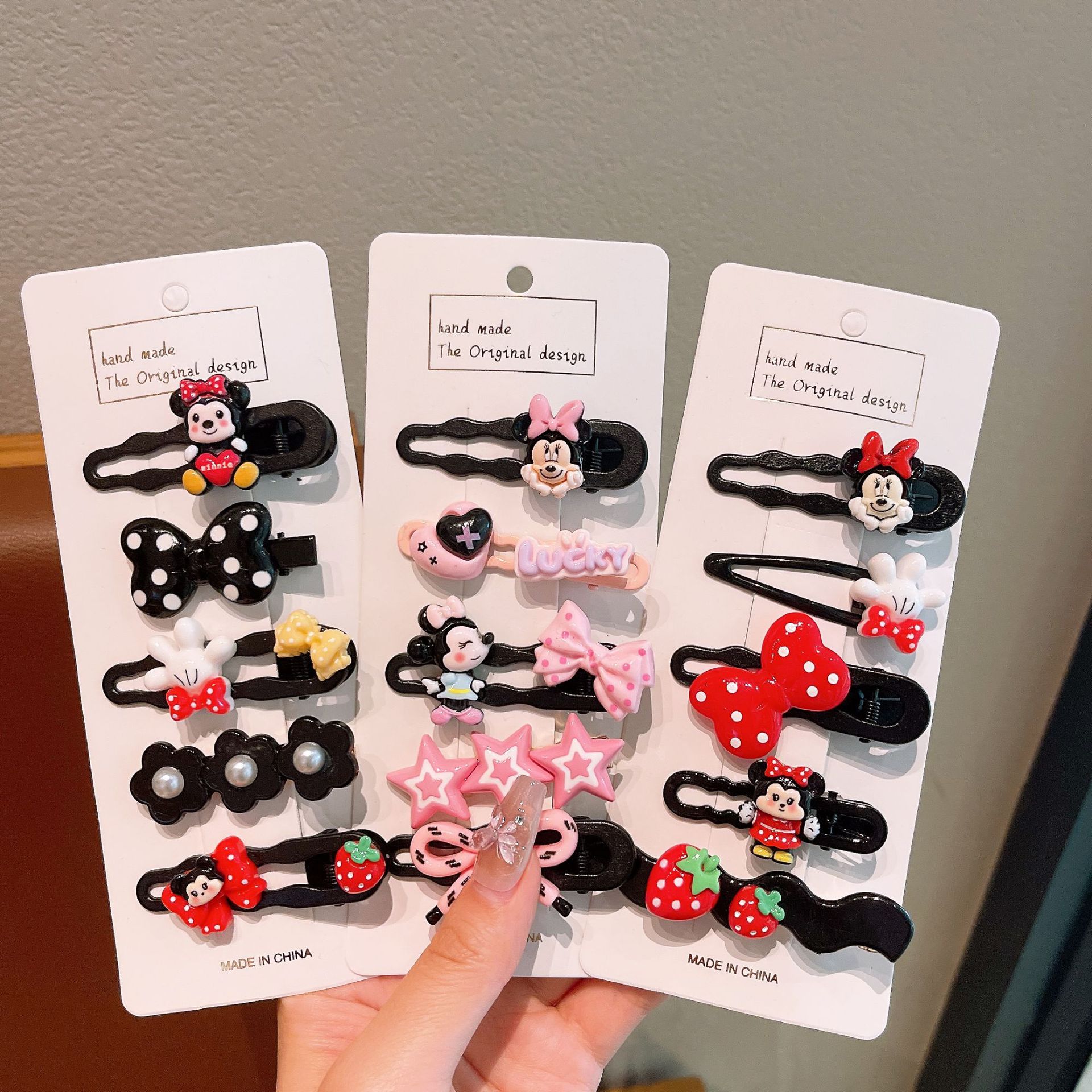 Children's cartoon Mickey hair clips, cute and seamless hair clips, side hair clipping clips, headwear, little girl hair accessory that won't damage hair Specification drawing
