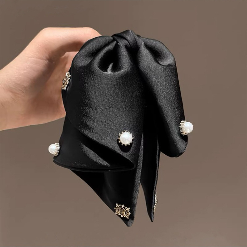 High-end satin bow clip for women, shark clip at the back of the head, elegant and versatile, low ponytail clip, half hair clip Application Scenario