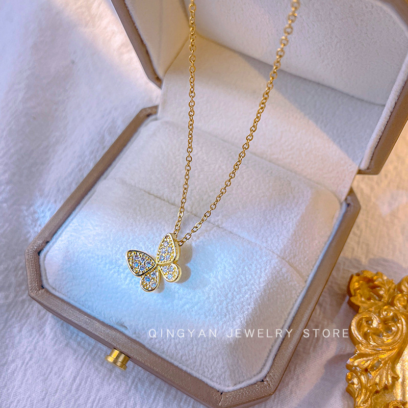 Korean-style light luxury silver butterfly pendant titanium steel necklace for women, simple and versatile, diamond-encrusted collarbone chain, high-end accessory Application Scenario