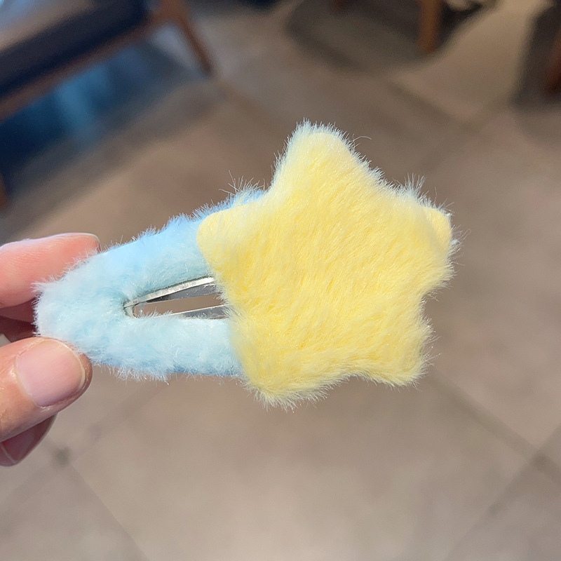 The new plush bb clip and star clip are super cute and warm. The student side bangs and the fringed hair clip are sweet girl hair accessories details Picture