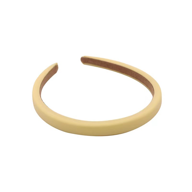 The new candy-colored sponge hairband for women in 2023, a simple facial cleansing and hair-pressing clip, is a versatile headband and accessory for going out Item Picture