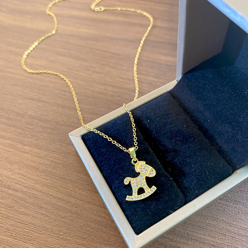 Cute design sense rocking rocking horse necklace, women's fashion, versatile, exquisite zircon collarbone chain, titanium steel jewelry wholesale full figure