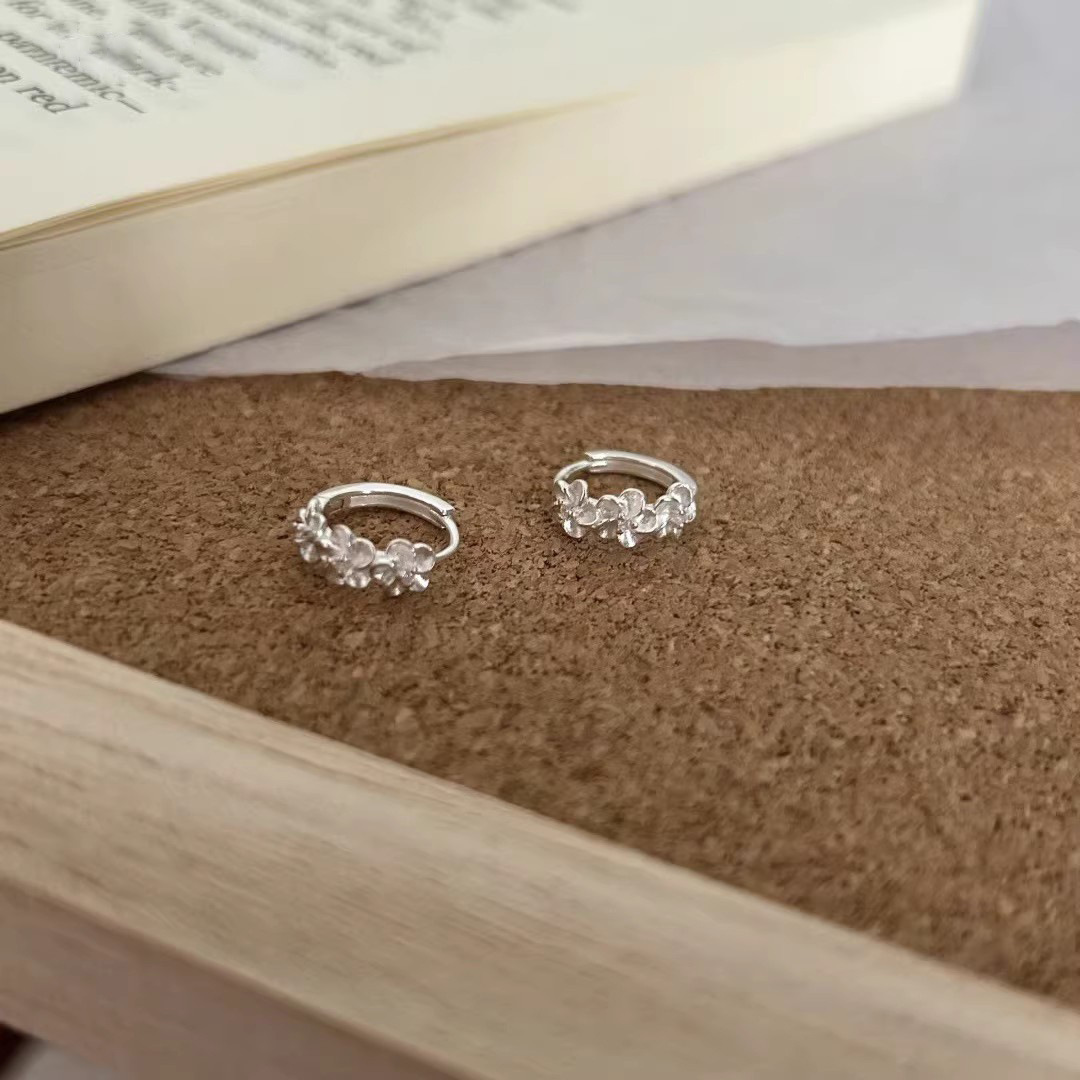 Three Flower earrings from Fanhua, a new style in 2024, are trendy, unique, niche, light luxury, high-end, sweet and elegant, versatile earrings for women Specification drawing